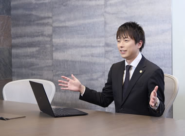 三浦悠弁護士の写真