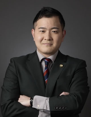 坂本亮介弁護士の写真