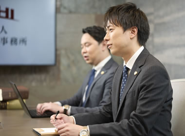 三浦悠弁護士の写真